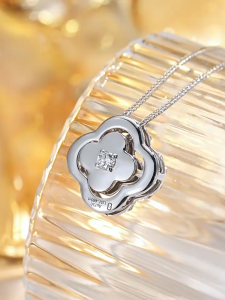  Queensun 1.4 Carats 18K gold Lab Grown Diamond clover pendant  necklace womens explosive sparkling collarbone chain birthday gift四叶草多戴项链 minimalist Custom necklace 18k gold jewellery Gift pendant with chai gold pendant Necklace set white gold chain，lu