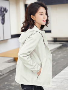 แจ็คเก็ตฤดูใบไม้ผลิและฤดูใบไม้ร่วงสำหรับผู้หญิง แจ็คเก็ตแบบมีฮู้ด ทรงหลวม แขนยาว สไตล์ลำลอง แจ็คเก็ตโพลีเอสเตอร์แบบใหม่