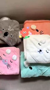 Khăn ủ quấn bé sơ sinh có mũ hình thú xinh xắn và làm khăn tắm cho bé vải mềm mại thấm hút 80x80cm