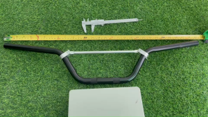 แฮนด์พร้อมบาร์ แฮนด์บาร์ อลูมิเนียม ผอม ขนาด 22 มิล Zuma ทรงกลาง - มีขนาด และมีภาพจริงที่สินค้า