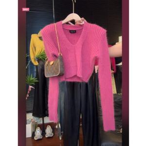 เสื้อสเวตเตอร์ถักคอวีแขนยาวสไตล์เกาหลีสำหรับผู้หญิง ฤดูใบไม้ผลิ 2025 เสื้อสเวตเตอร์ถักแบบสวมหัวทรงสลิมฟิตที่ทันสมัยและเข้ารูป