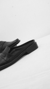 Sepatu Bustong Pria H 4161 Brand Hertz Sepatu Sandal Formal Slip On Kantor Kuliah Kerja Acara Trendi Berkualitas Warna Hitam