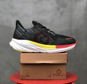 Sepatu running Hyperglide 3.0
