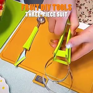 Pemotong Buah Portable 3 in 1: Alat Kerokan & Dekerorasi Buah Cocktail