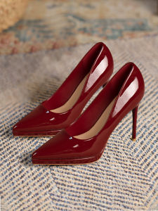 สิทธิบัตรสีแดง หนัง รองเท้าส้นสูง ผู้หญิง เรียบหรู แพลตฟอร์มกันน้ําส้นบางชี้นิ้วเท้า นุ่ม ด้านล่างรองเท้าแต่งงานเดี่ยว