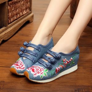 รองเท้าผ้าปักสไตล์ชาติพันธุ์สำหรับผู้หญิง รองเท้าลำลองสำหรับเดินทาง รองเท้าหนังสัมผัสพื้นรองเท้าแบบมีส้นสำหรับฤดูใบไม้ผลิและฤดูใบไม้ร่วง รองเท้าผ้าปักแบบมีส้นสำหรับผู้หญิง