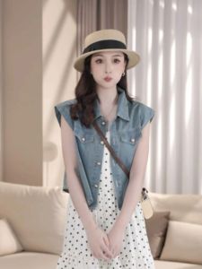 เสื้อกั๊กยีนส์สั้นสําหรับผู้หญิงฤดูร้อนสไตล์ใหม่หลวมพอดีอเนกประสงค์ย้อนยุคแขนกุดแจ๊กเก็ตวัสดุผ้าฝ้าย
