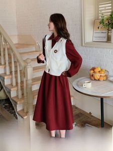 ชุดเดรสสีแดง เสื้อเชิ้ต เสื้อกั๊กถัก ชุดสองชิ้น แฟชั่นฤดูใบไม้ผลิและฤดูใบไม้ร่วง สำหรับผู้หญิง ชุดกระโปรงทรงเอ แขนยาว กระดุม ทรงเอ