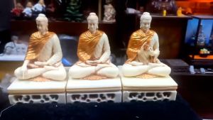 Tượng Đức Phật Thích Ca cao 14cm . giả ngà cổ siêu nét