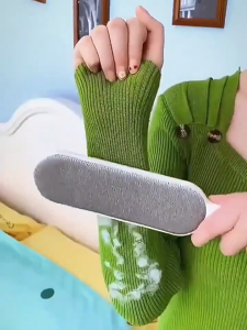 Electrostatic Lint Remover Reusable Pet Hair Brush for Clothes Fabric Lint Brush for Coats Sweaters Sofa (Large/Small)