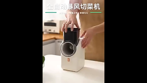 【การจัดส่งท้องถิ่น】เครื่องขูดชีสไฟฟ้าเครื่องทำสลัดไฟฟ้าเครื่องบดเอนกประสงค์ที่ตัดผลไม้เครื่องตัดที่หั่นผักอัตโนมัติมืออาชีพที่มีใบมีดหลายกรวยสำหรับผลไม้และผักสแตนเลสสตีลสีขาว