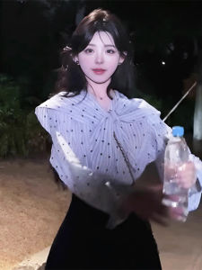 เสื้อเชิ้ตแขนยาวลายทางสไตล์เกาหลี คอปกสีน้ำเงิน ผูกโบว์ ลายจุด เสื้อเชิ้ตลดอายุสไตล์เกาหลีหวานๆ สำหรับผู้หญิง