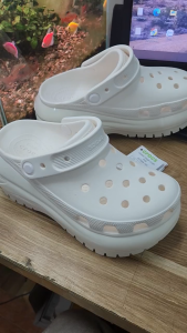 DÉP SỤC NHỰA ĐI MƯA CROCS MEGA CRUSH CAO 8CM CHO NỮ màu trắng