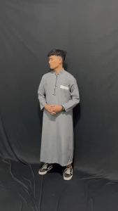 Jubah Pria Model Resleting Kancing List Saku Model Terbaru Motif Polos Model Lengan Panjang