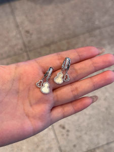 ต่างหูทรงถ้วยคู่สีขาวสำหรับผู้หญิง ต่างหูทรงกลมแบบไฮเอนด์ เครื่องประดับแฟชั่นสำหรับใบหน้ารูปวงกลมและรูปวงกลม