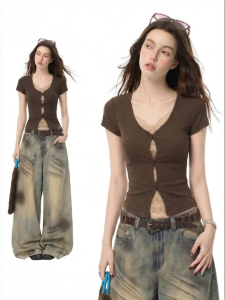 EVPGB | Áo Thun Dáng Ngắn V-neck Màu Nâu Viền Ren Quyến Rũ Thiết Kế Giảm Cân
