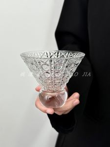 แก้วแชมเปญทรงสามเหลี่ยมทรงต่ำสไตล์ญี่ปุ่นถ้วยค็อกเทลตัวบางถ้วยเทียนซานซือสำหรับใช้ในเชิงพาณิชย์สไตล์ยุโรปเหนือ