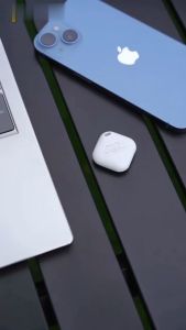 Mini GPS Tracker Key Finder Wallet Tracker Works with Apple Find My (iOS only Not for Android) Water-Resistant Replaceable Battery Anti Lost Reminder Device Item Locator Bluetooth Item Finder for Kids Bags Pets Finder