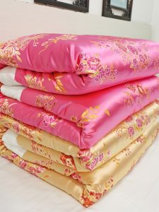 Vintage Hemming Quilt Wedding Handmade Cotton Traditional Silk Satin Quilt Vintage Cotton Double Thick Warm