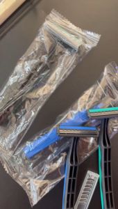 คุณภาพดี มีดโกนหนวด Razorsแบบใช้แล้วทิ้ง ขายส่งโรงแรม ร้านนวด ร้านนวดแคลีนิกเสริมความงามผนไทย ซาวน่า ออนเซ็น