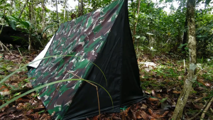 Tenda Loreng Standart TNI/Militer Waterproof Bahan Parasit Ukuran 170x200 cm Cocok untuk Camping & Outdoor Muat 1-2 Orang