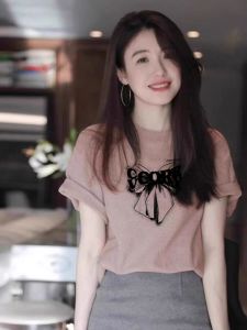 เสื้อยืดแขนสั้นผู้หญิงคอตตอนแท้ทรงสลิมฟิตสำหรับฤดูร้อน ดีไซน์ใหม่ เสื้อยืดลำลอง เสื้อตัวบน ทรงเข้ารูป แขนสั้น คอกลม