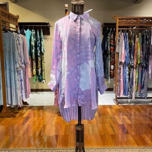 Nania Tunik by Dian Pelangi LIMITED EDITION Baju Blouse Atasan Kemeja Blus Hijab Kerja Kantor Casual Formal Pesta Pernikahan Kondangan Lebaran Wanita Hijaber Cantik Anggun Modis Modern Simple Elegan Mewah Korea Model Korea Terbaru Motif Batik Abstrak
