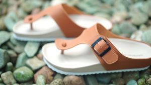 Christian Bale JOVANKA Sandal Flat Wanita Kekinian Sendal Jepit Gesper Cewek Casual Terbaru