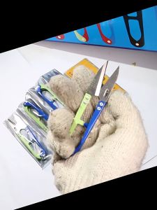 KÉO BẤM CHỈ RĂNG CƯA LƯỠI TRẮNG 2 MÀU XANH XANH vỉ/12 cây