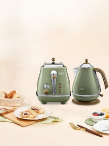 DeLonghi | Retro Breakfast Appliances Set