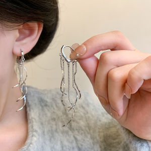 Elegant Long Twisted Line Silver Earrings for Women Suitable for round Faces Luxury Feelings Fashionable Jewelry Accessories