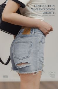MADEN brand workwear style girls beach vacation 2024 summer new light colored distressed jeans slimming spicy girl hot pants with fur edge design versatile short zippered shorts