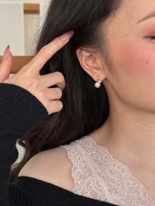 Fashionable Small Eight French Romantic Freshwater Pearl Silver Needle Earrings: Versatile Elegant Ear Jewelry for Women