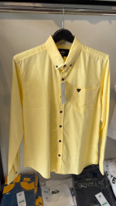 เสื้อเชิ้ตคอปกสีเหลืองแขนยาวทรง Slimfit ผ้า Oxford Cotton100% แบรนด์ TAWADA รุ่น T002-YELLOW