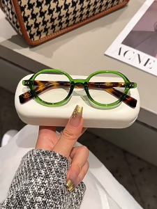 Bestella💗Kacamata Oval Anti Cahaya Biru Wanita Bingkai Kecil Kacamata Bingkai Amber Ultra Ringan Kacamata Kuil Motif Macan Tutul