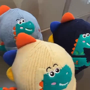 【จัดส่งจากประเทศไทย】หมวกเด็ก สินค้าใหม่สำหรับฤดูใบไม้ร่วงและฤดูหนาว 2025 หมวกถักน่ารัก กันลม ที่ปิดหู หนาและอุ่น-Angel--th