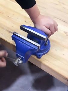 💥【รับประกัน 10 ปี】 ปากกาจับชิ้นงาน 6 นิ้ว 5 นิ้ว 4 นิ้ว วัสดุอัพเกรด ฐานหมุนได้ 360° เปิดสูงสุด 150/130/110 มม เหล็กหล่อมีความแข็งแรง เครื่องมือช่าง คีมเสือหนัก คีมสําหรับงานหนัก แท่นจับชิ้นงาน ปากกาจับเหล็ก จับชิ้นงาน