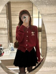 Áo Len Cardigan Dệt Kim Cổ Tròn Màu Đỏ Thắt Nút Bướm Cho Nữ Mùa Đông Đơn Giản Đa Năng Mềm Mại Thời Trang Công Sở Thường Ngày