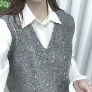 เสื้อกั๊กถักสีเทาสำหรับผู้หญิง คอวี ดีไซน์แบบมีชั้น เสื้อคลุมกันหนาว ตกแต่งด้วยเพชร ทรงปกติ ใส่ได้ตลอดทั้งปี