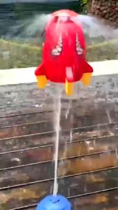 Mainan Roket Air Water Rocket Jet Sprinkler Roket Berputar Percikan Terbang Bermain Mainan Air Musim Panas Outdoor Peluncur Bertenaga Air Mainan Mandi
