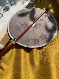 Red Sandalwood Handle Foldable Bamboo Face Waist Fan Vintage round Shape Fan Luxury Light Luxury Home Daily Use Fan