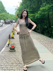 YUEZHONGWEI | Summer Ice Silk Linen Knitted Short Sleeve T-Shirt Womens Slim Fit U-Neck Shoulder Width Regular Length Striped Pattern Top