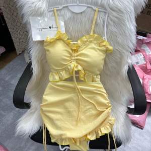 Ship hỏa tốc- set bikini 3 mảnh viền bèo rút dây giữa