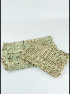 กระต่าย พร้อมส่ง เสื่อหญ้าสำหรับกระต่าย แผ่นหญ้ารองกรง ที่นอนทำจากหญ้าแห้งสำหรับกระต่าย รังนอนหญ้า ระดับความหยุด 60cm ของเล่นลับฟันกระต่าย