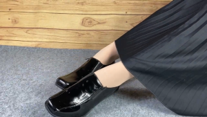 Lyora Glory Low - Sepatu Pantofel Wanita Kulit Heels Formal Kerja Resleting Hitam Glossy Hak 5 Cm