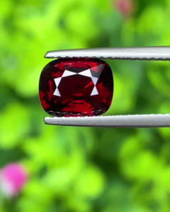 พลอย สปิเนล (Spinel) 2.11 กะรัต (Cts.) ดิบ (Unheated) พร้อมใบเซอร์ พลอยแท้ อัญมณีมงคลประจําวันเกิด เครื่องประดับพลอย