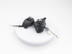 DOMINO HANDLE SWITCH WITH HAZARD LIGHE RIGHT 1PAIR AEROX/M3/mio