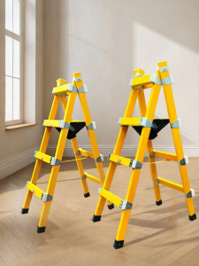 MOLORE | Foldable Insulated Fiberglass Step Ladder