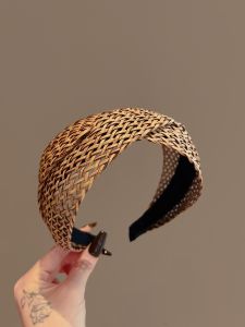 ริบบิ้นผมปมผีเสื้อสีเขียวมะกอกที่สวมใส่สบาย ไม่ทึบ ไม่ล็อกผม ทำจากใย PP เข้ารูปได้ดี เครื่องประดับผมแฟชั่น