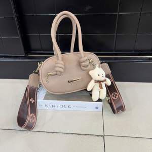 MOANA TAS HANDBAG WANITA TERBARU FREE ACC BONEKA
